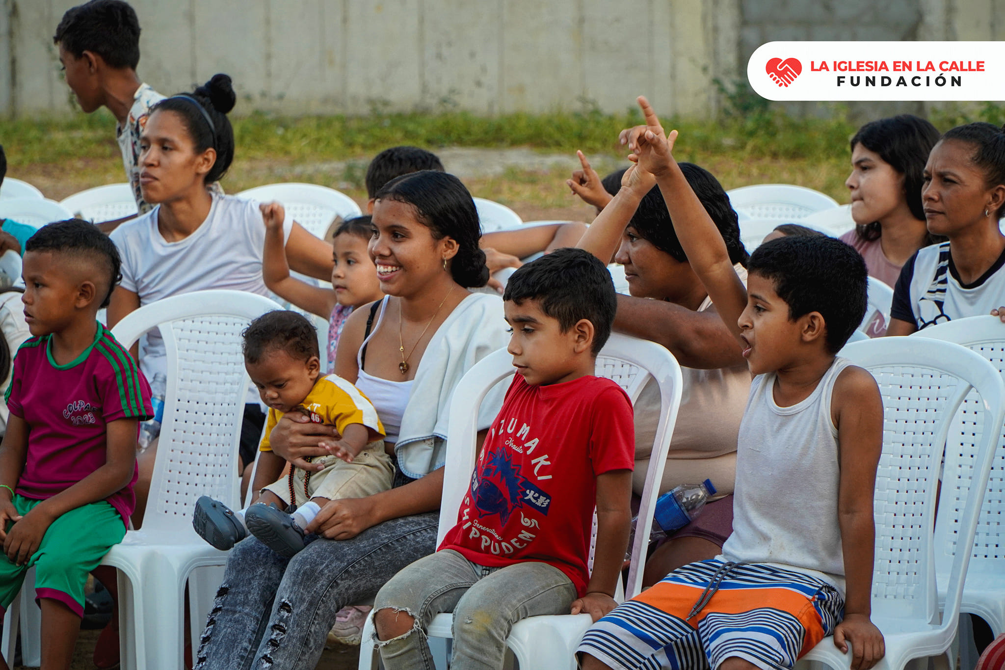 Niños y familias en actividad de la fundacion